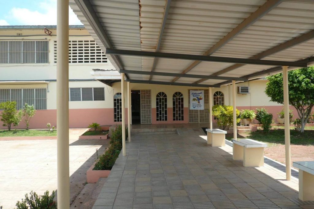 Instituto Episcopal San José portada
