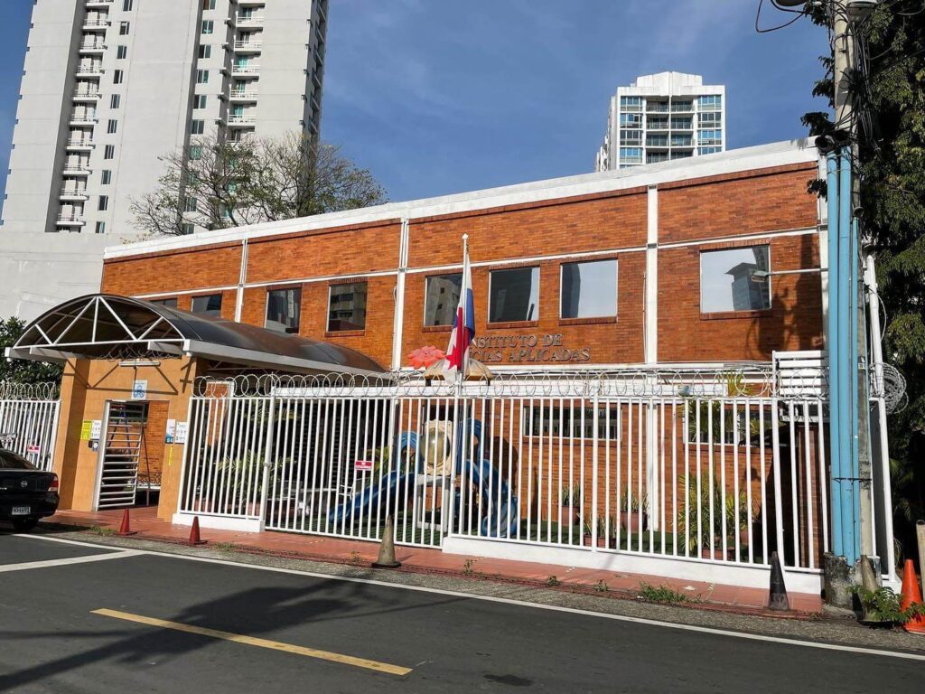 Instituto de Ciencias Aplicadas portada