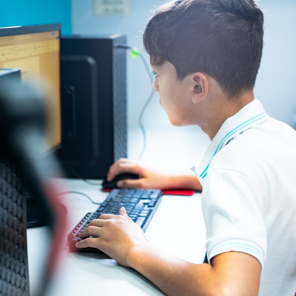 Escuela Americana computación