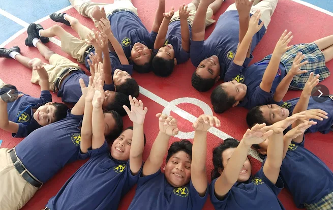 El Crisol Bilingual Elementary School 10